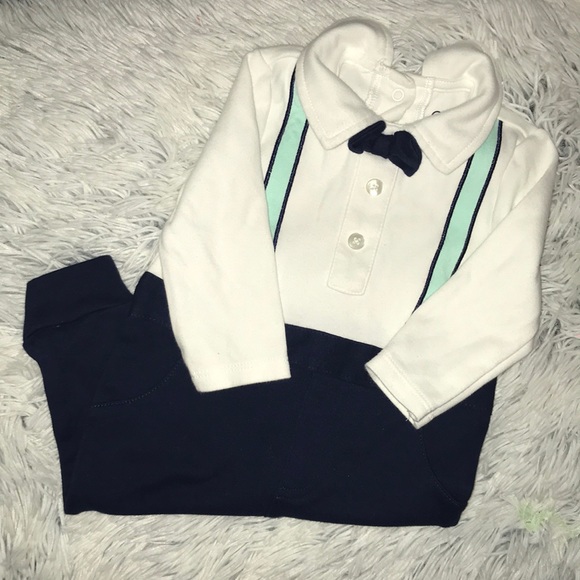 ♥️ Adorable infant bodysuit/onesie with bow tie! - Picture 1 of 4